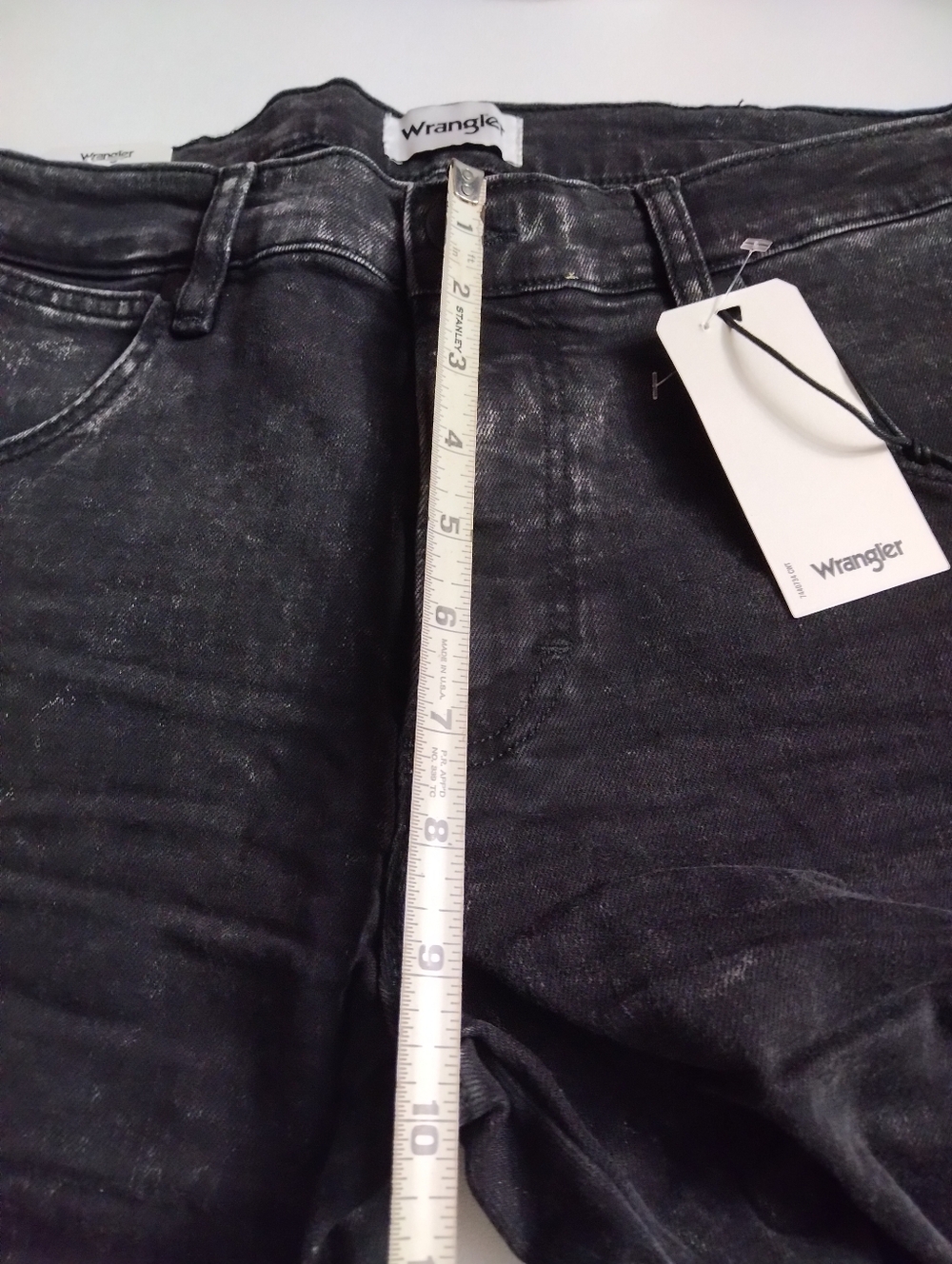 Wrangler Men's Black  Jeans with Subtle Distress New 32 X 30 - Picture 6 of 8
